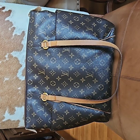 Louis Vuitton Totally MM Tote Monogram Canvas - Picture 2 of 14